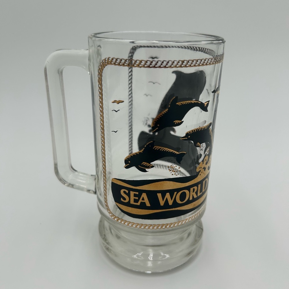 Sea World Black Gold Accent Glass Cup beer Mug Shamu Whale Theme Park Souvenir